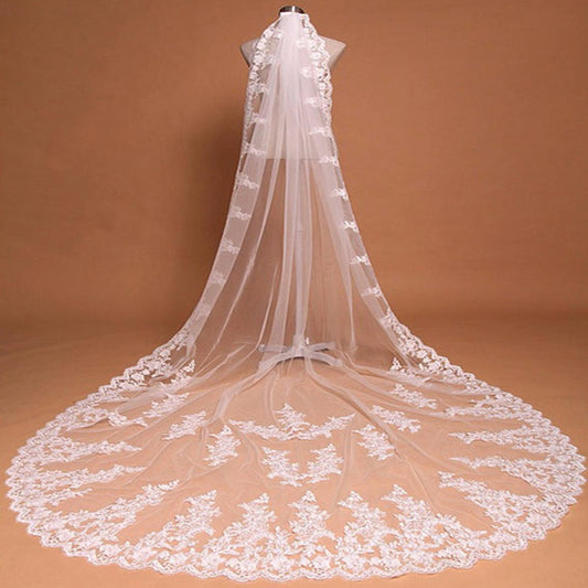 Long tail lace veil